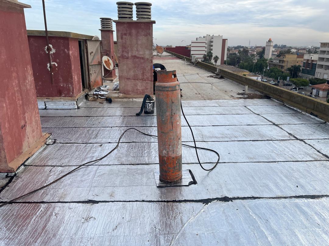 Étanchéité toiture terrasse avec points singuliers - Chantier réalisé à Oran par ZE-ETANCHEITE